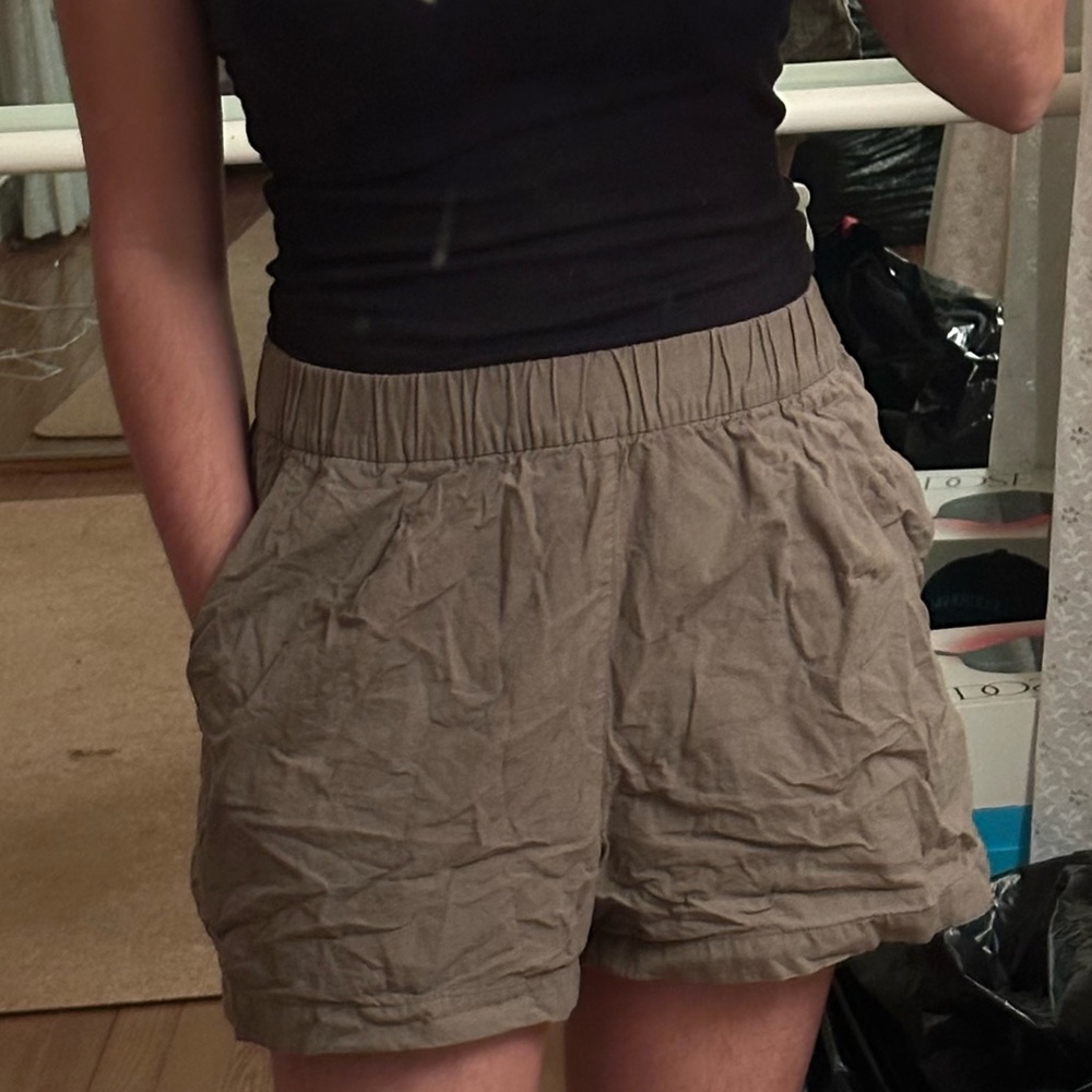 Uniqlo Olive Elastic-Waist Women's Shorts